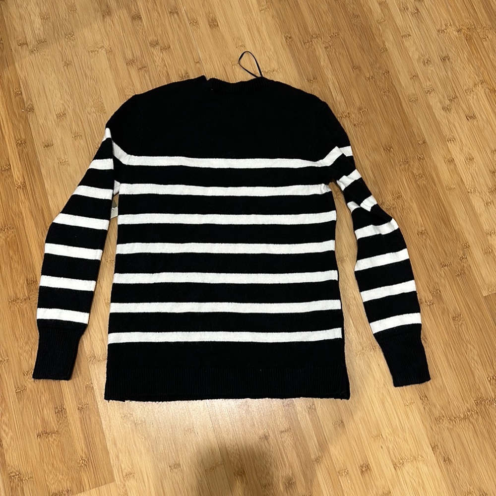 NWT Black and White striped sweater - Picture 5 of 7